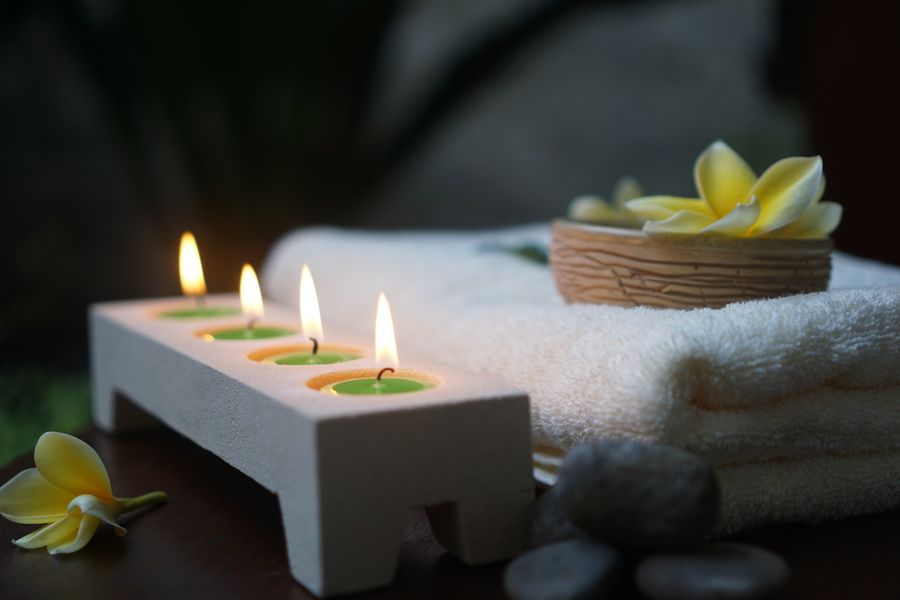 Candles, towels and flowers in the spa lounge